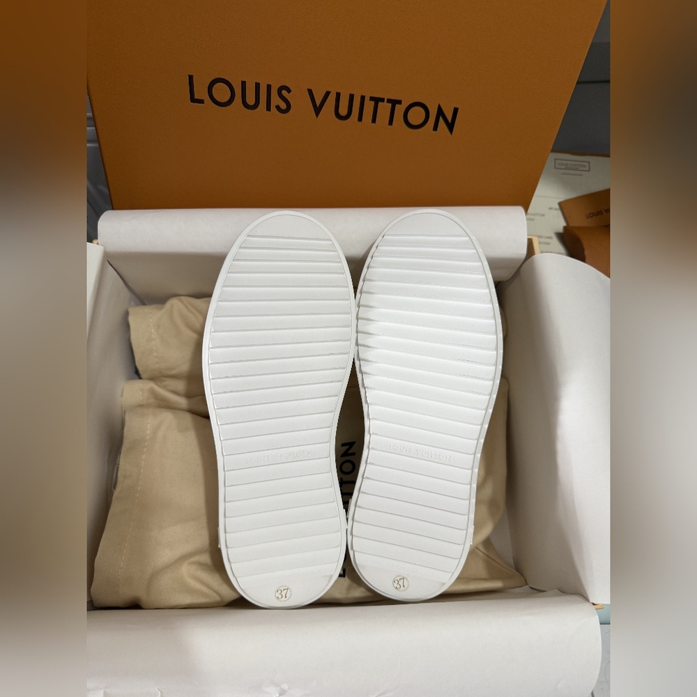 Louis Vuitton Time Out Sneaker - Picture 7 of 12